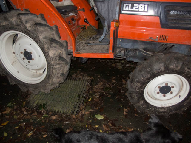 赤いトラクター