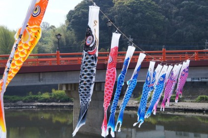 赤橋と鯉のぼり